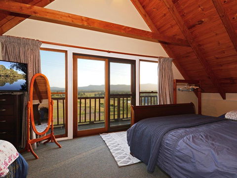 Silver Springs (4br) Cottage, With Wifi, Views, Olives And Space . Fireplace, Views, Olives And Space - Sunshine Coast Tourism 2