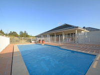 Silver Springs 6br Luxury Homestead with Wifi Pool. Fireplace Views Olives and Space
