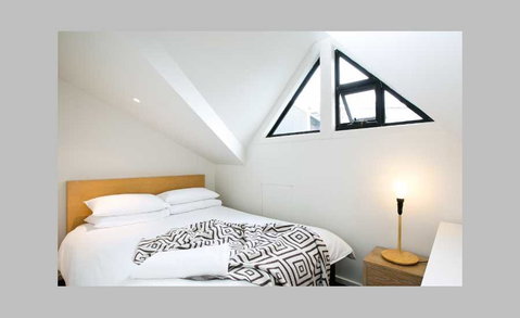 Silverski Rooms And Apartments - Sunshine Coast Tourism 3