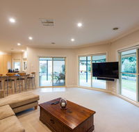 Simms Retreat - Holiday Sunshine Coast