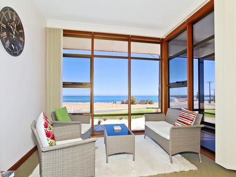 Simply Daydream - Holiday Sunshine Coast 0