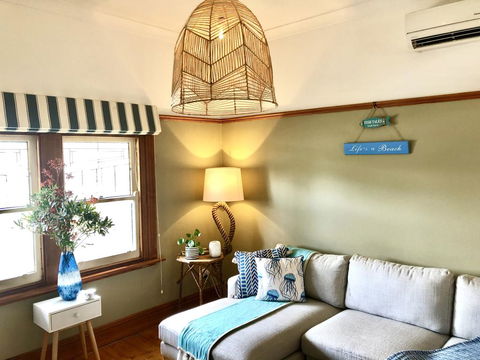Sinnamon's By The Sea - Sunshine Coast Tourism 1