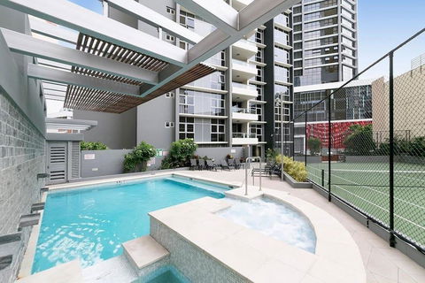 SK2 - 3BR With Pool Gym Steam Room In Story Bridge - Sunshine Coast Tourism 1