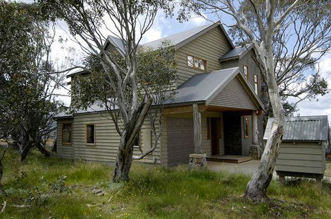 Ski Break - Sunshine Coast Tourism 0