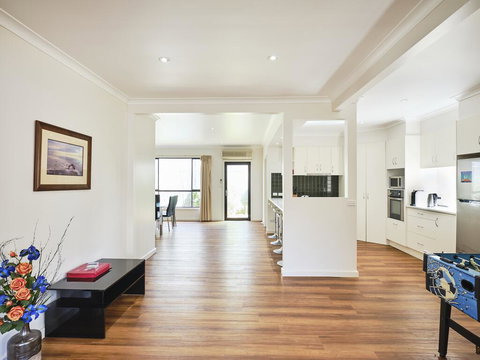 Skymirror Villa - Holiday Sunshine Coast 0