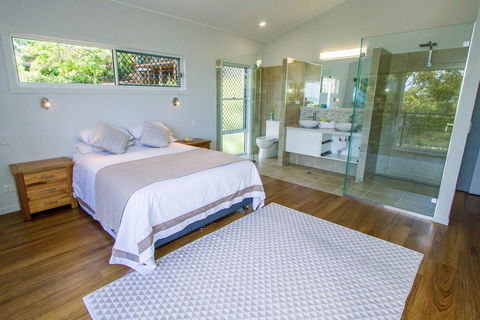 Slipaway - Holiday Sunshine Coast 1