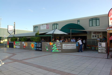 Slipway Hotel Motel - Holiday Sunshine Coast 0