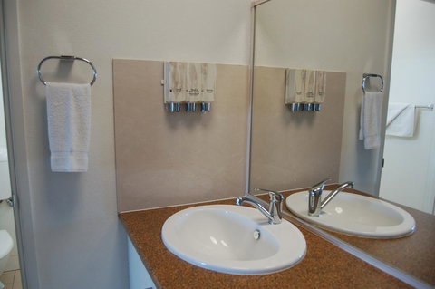 Slipway Hotel Motel - Holiday Sunshine Coast 3