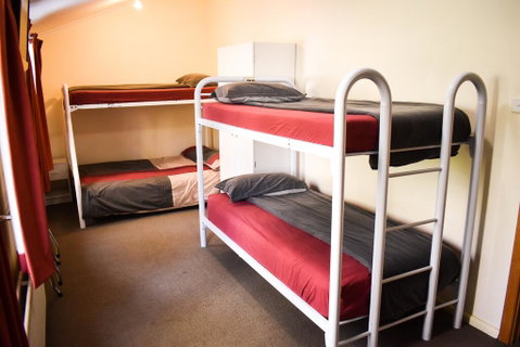 Slumberjacks Inn (formerly Cooroona) - Sunshine Coast Tourism 0