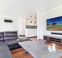 Smart apartment in elegant suburb close to city - Holiday Sunshine Coast