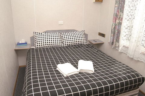 Smugglers Cove Holiday Village - Sunshine Coast Tourism 3