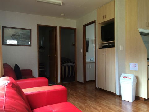 Smugglers Cove Holiday Village - Sunshine Coast Tourism 2