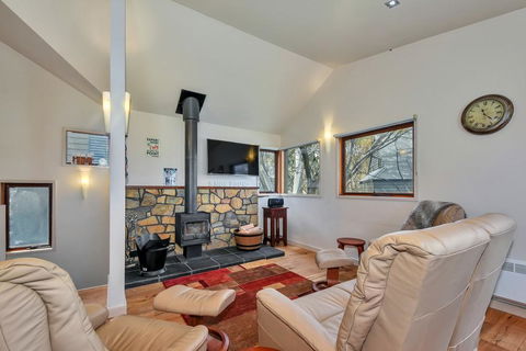 Snow Bound - Sunshine Coast Tourism 0