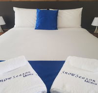 Snow Season Motor Inn - Holiday Sunshine Coast