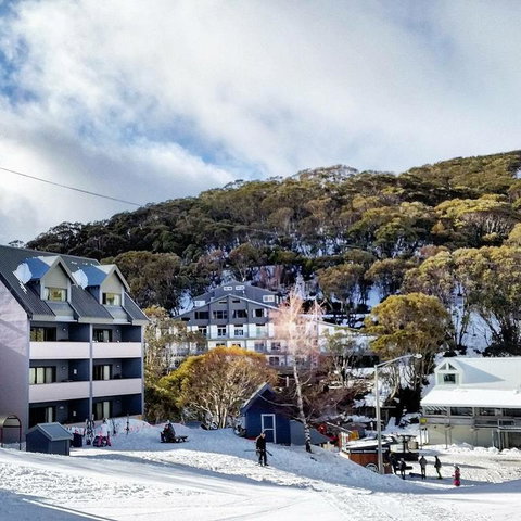 Snow Ski Apartments 05 - Sunshine Coast Tourism 3