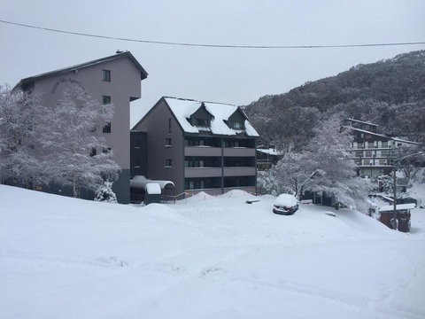 Snow Ski Apartments 06 - Sunshine Coast Tourism 1