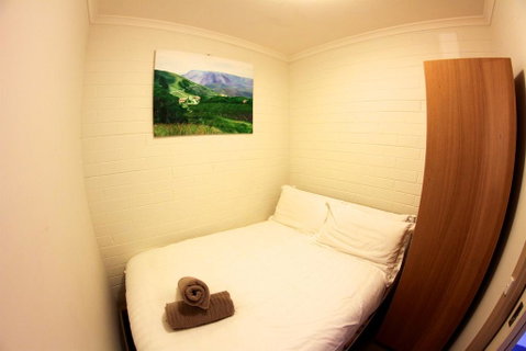 Snow Ski Apartments 07 - Sunshine Coast Tourism 3