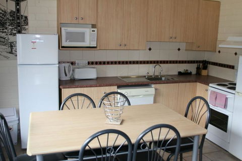 Snow Ski Apartments 14 - Sunshine Coast Tourism 1