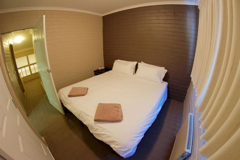 Snow Ski Apartments 15 - Sunshine Coast Tourism 3