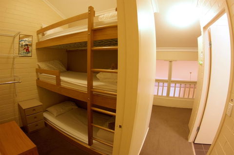 Snow Ski Apartments 16 - Sunshine Coast Tourism 3