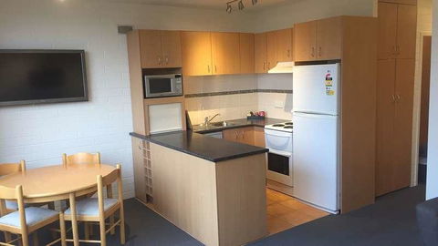 Snow Ski Apartments 24 - Sunshine Coast Tourism 3