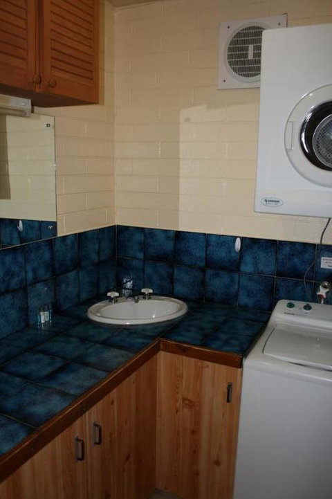 Snow Ski Apartments 29 - Sunshine Coast Tourism 3