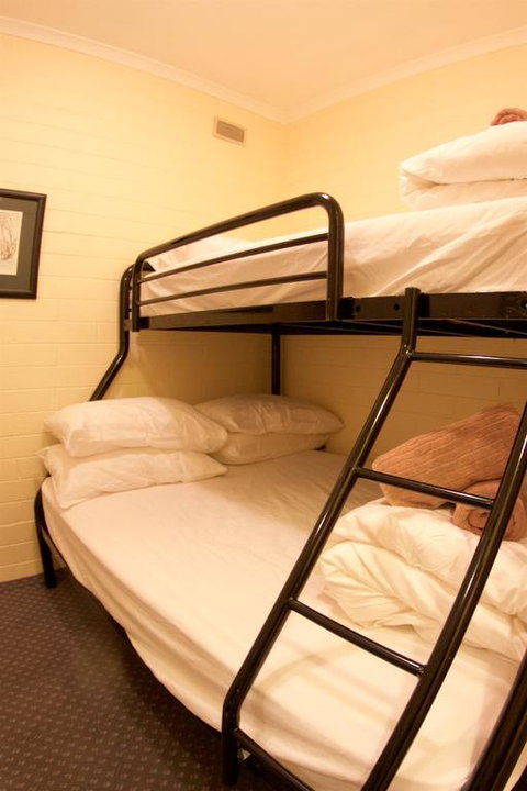 Snow Ski Apartments 31 - Sunshine Coast Tourism 3