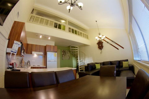 Snow Ski Apartments 32 - Sunshine Coast Tourism 1