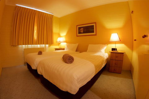 Snow Ski Apartments 37 - Sunshine Coast Tourism 2