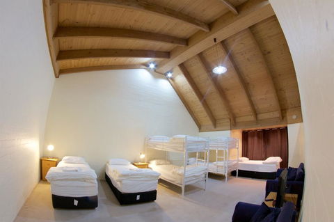 Snow Ski Apartments 38 - Sunshine Coast Tourism 3