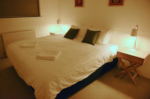 Snow Ski Apartments 38 - Sunshine Coast Tourism 1