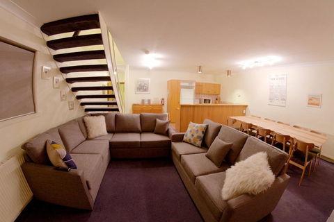 Snow Ski Apartments 38 - Sunshine Coast Tourism 2