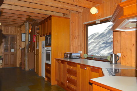 Snowdrop Lodge - Sunshine Coast Tourism 2