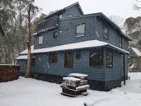 SNOWED INN Apartment - Sunshine Coast Tourism 3
