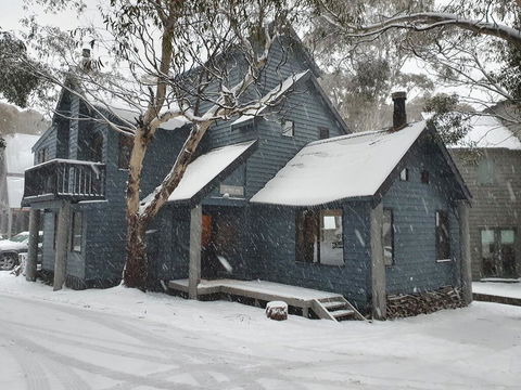 SNOWED INN Apartment - Sunshine Coast Tourism 0