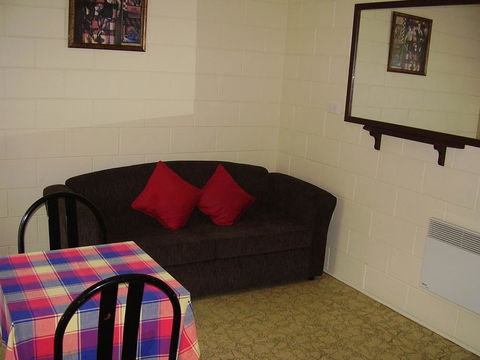 Snowy River Lodge Motel - Sunshine Coast Tourism 1