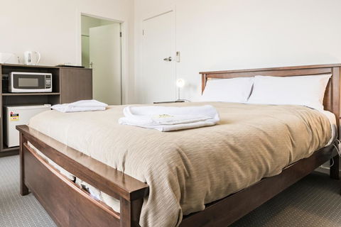 Somerset Hotel - Sunshine Coast Tourism 0