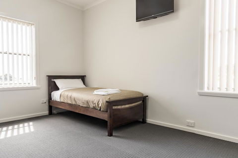 Somerset Hotel - Sunshine Coast Tourism 3