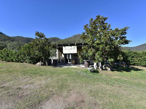 Somerville Wines Farmstay In Broke, Super Cute House On Working Farm. Walk For Miles. - Sunshine Coast Tourism 1