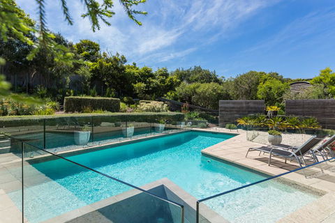 Sophisticated Contemporary Coastal Living With Sweeping Views In Cape Schanck - Holiday Sunshine Coast 0