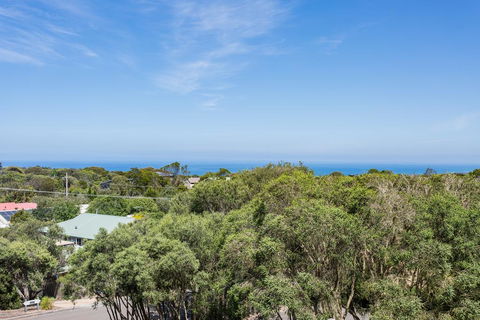 Sophisticated Contemporary Coastal Living With Sweeping Views In Cape Schanck - Holiday Sunshine Coast 1