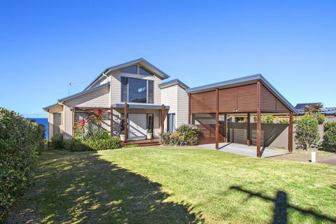 South Pacific Crescent 75, Ulladulla - Sunshine Coast Tourism 2