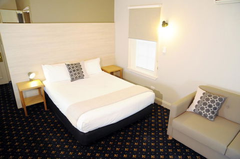 Sovereign Hill Hotel - Sunshine Coast Tourism 1