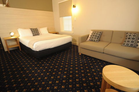 Sovereign Hill Hotel - Sunshine Coast Tourism 2