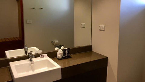 Sovereign Resort Hotel - Sunshine Coast Tourism 1