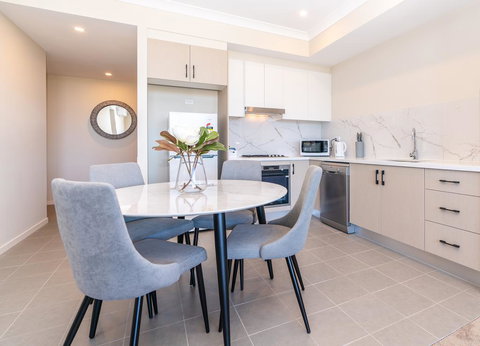 SP246-Brandnew Modern Apt In Penrith With Parking - Holiday Sunshine Coast 3