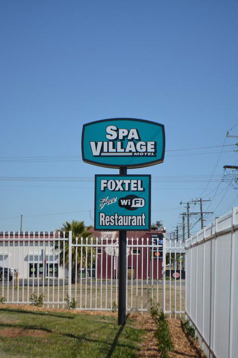 Spa Village Travel Inn - Sunshine Coast Tourism 3