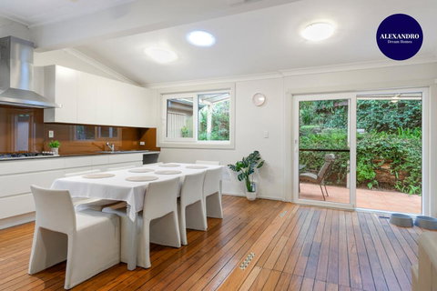 Spacious & Relaxed 4 Bed House - Pets Welcome - Holiday Sunshine Coast 0