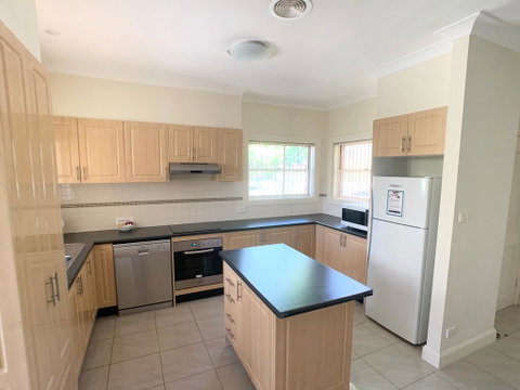 Spacious 2 Bed, 2 Bath Villa - Central Location - Quiet - Sunshine Coast Tourism 1