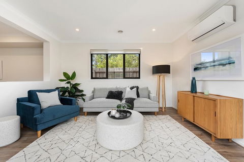 Spacious 4-Bed House With Parking And Backyard - Holiday Sunshine Coast 2